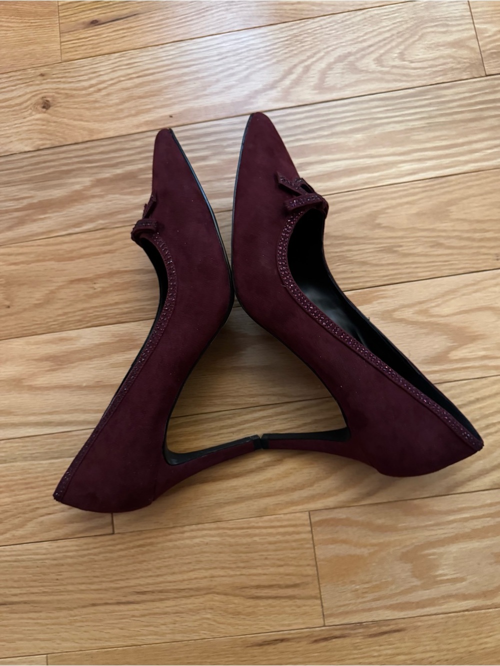 le chateau brand new Wine Suede Bow Pump Heels